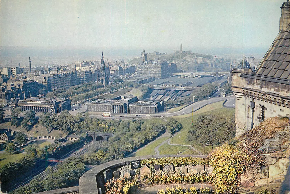 Edinburgh, Schottland — Panoramablick nach Nordosten vom Schloss — J. Arthur Dixon, n° 3529 - Vorderseite