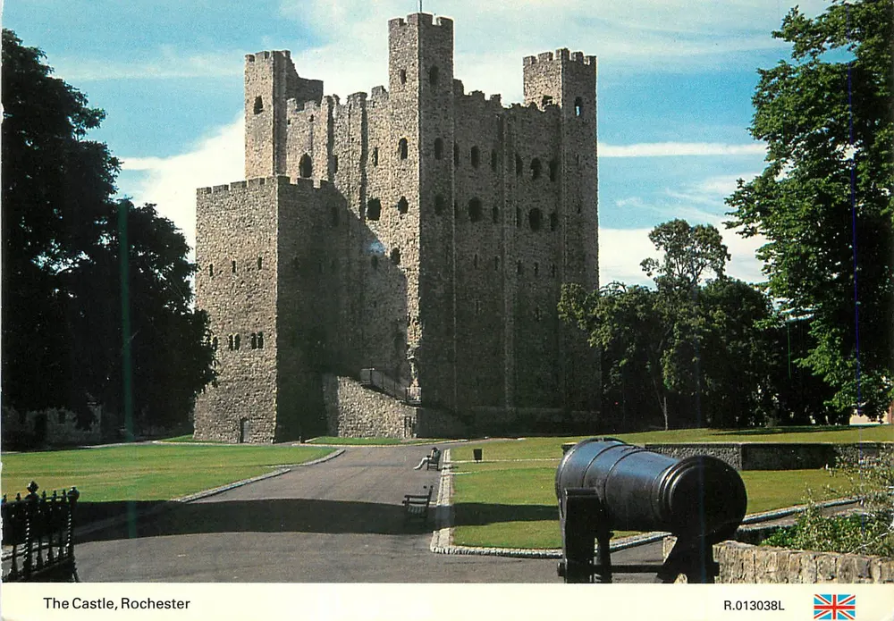 O Castelo de Rochester — vista do castelo com canhão — editor A. Dennis Postcard, n° R.013038L - Frente