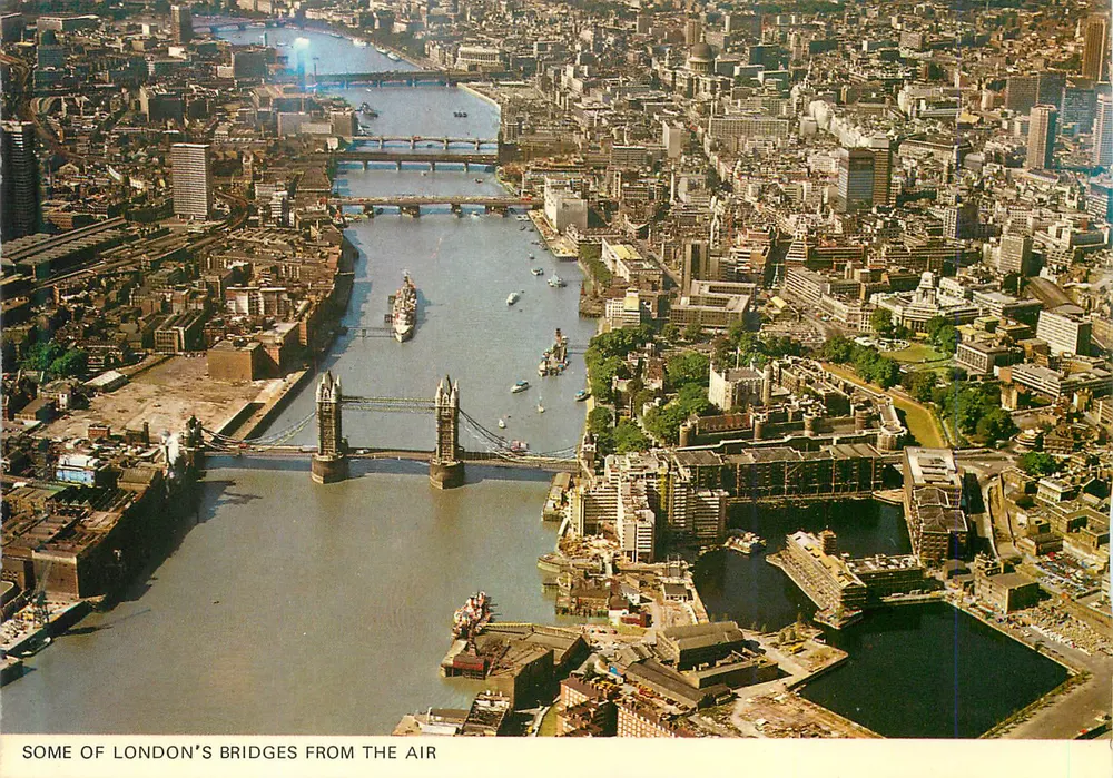 Vues aériennes de Londres — Ponts — Coloumaster International - Recto