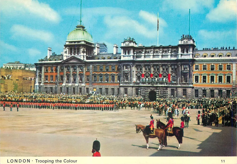 LONDON - Trooping the Colour - Charles Skilton's Postcard Series n°11 - Vorderseite