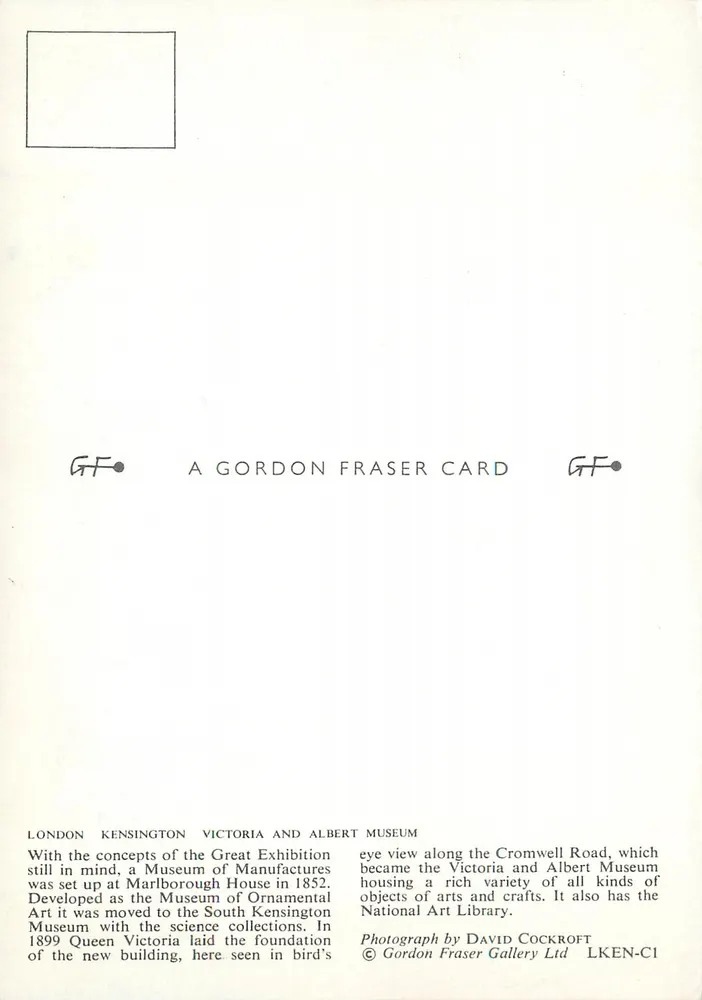 Victoria and Albert Museum — vue aérienne le long de Cromwell Road — Gordon Fraser Card - Verso