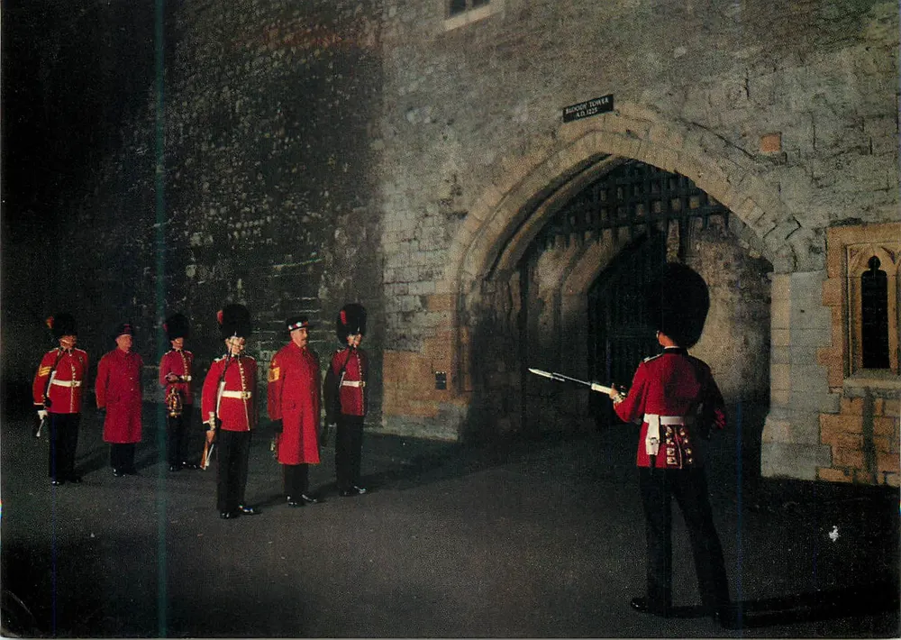 Tower of London — Zeremonie der Schlüssel — The Crownfield Press, St. Albans - Vorderseite