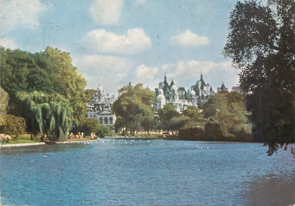 St. James's Park, London — Ansicht in Richtung Whitehall und der Horse Guards — Pegasus Documentary Limited - Vorderseite
