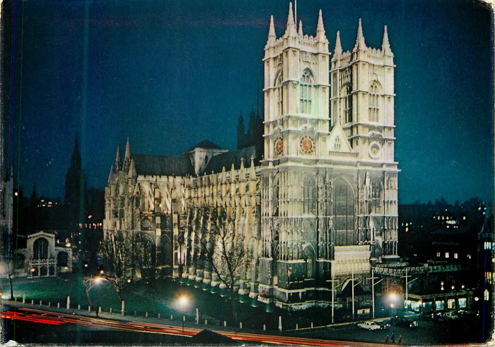 Abadia de Westminster — iluminada à noite — Folkestone Holiday Guide Book - Frente