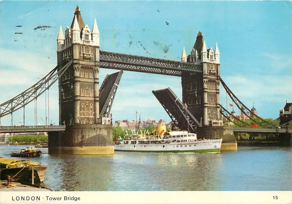 LONDRES - Torre do Bridge em abertura — Série de cartas postais de Charles Skilton n°15 - Frente