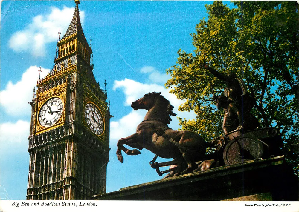 Big Ben et statue de Boudicea — vue de Westminster, Londres — éditeur John Hinde, F.R.P.S. - Frente