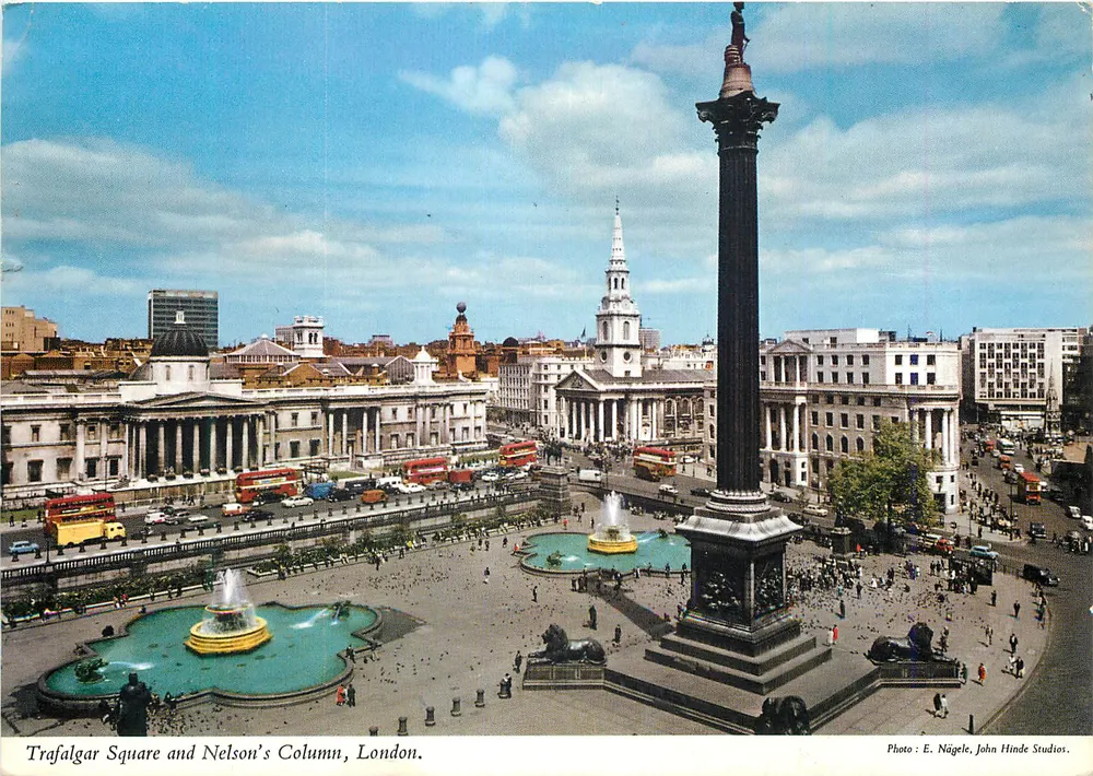 Trafalgar Square e Coluna de Nelson, Londres — Foto: E. Nägele, John Hinde Studios - Frente