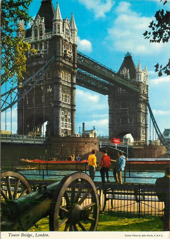 Tower Bridge, Londres — Fotografia colorida por John Hinke, F.R.P.S. - Frente