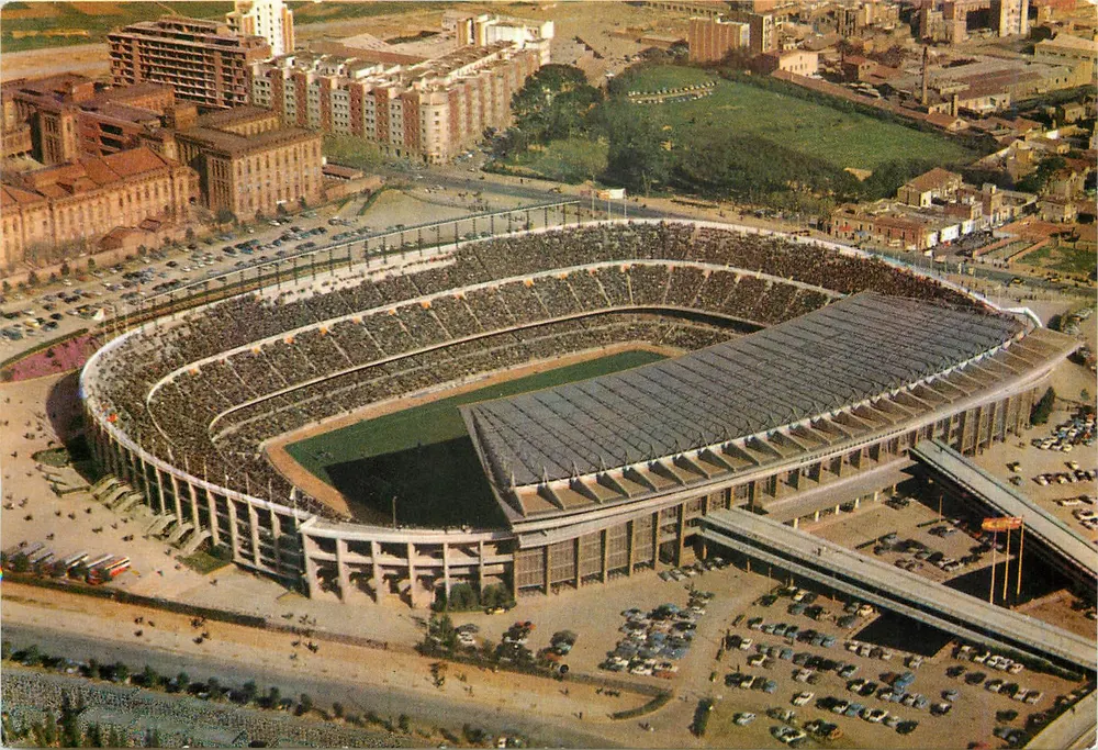 Barcelone — Stade du FC Barcelone — éditeur FABREGAT, n° 10.018 - Recto