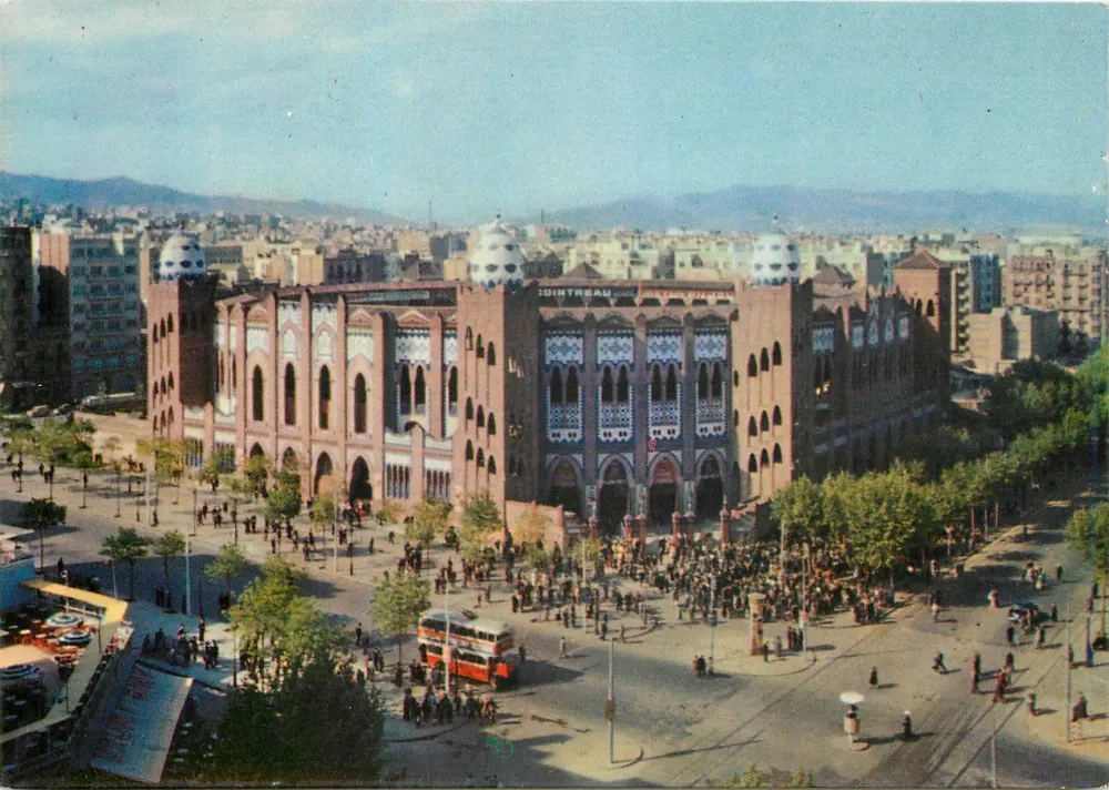 Plaza de Toros 'La Monumental' — Barcelona — Nikolaus Reuss - Frente