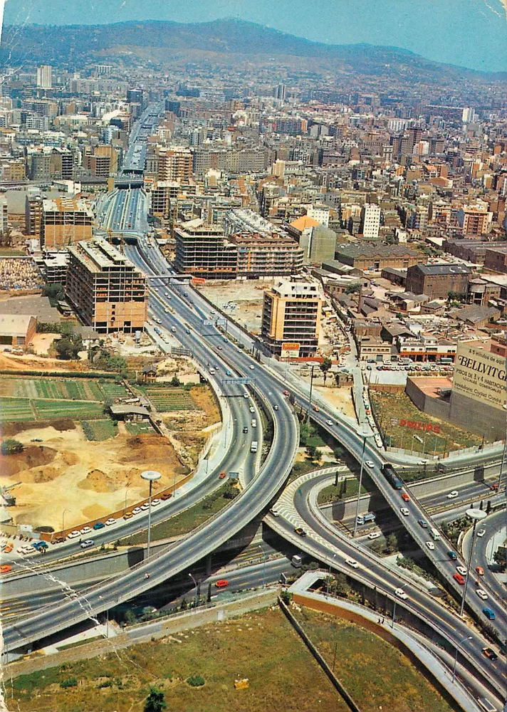 Barcelona — vista aérea da autoestrada e do bairro de Cerda Cinturó de Ronda — editor Kolorham, n° B. 0137 - Frente