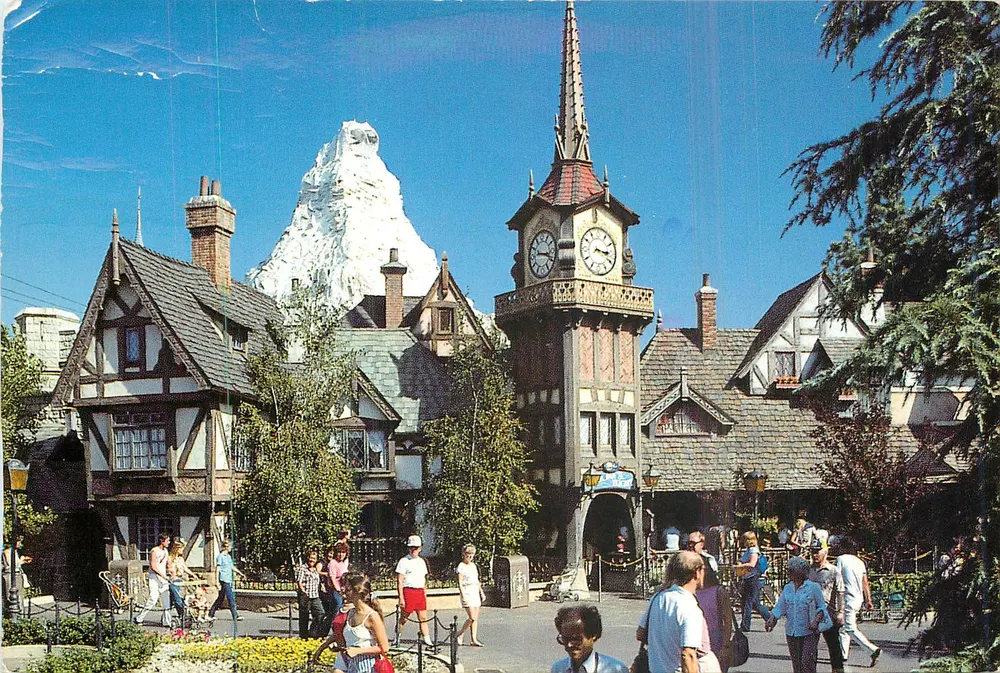Fantasyland — Disneyland — Disney - Frente