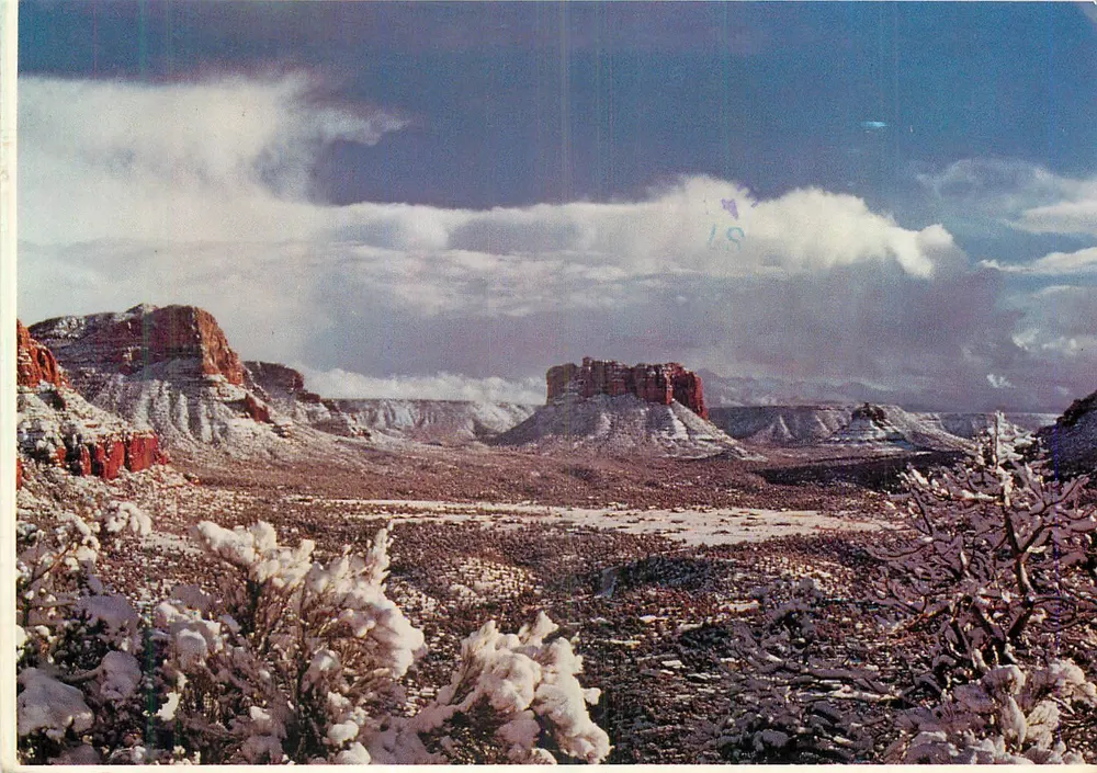 Neve cobre o Canyon Oak Creek, Arizona — Rocha da Corte e Rocha Bell à distância — Pelleys Studios, n°330130 - Frente