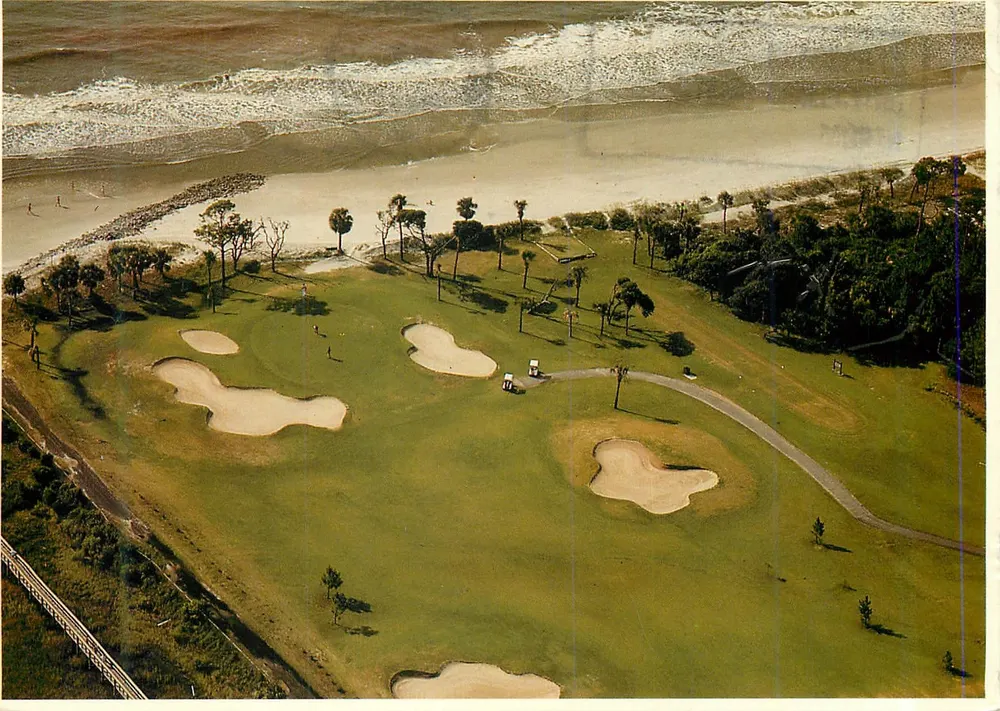 Ilha Hilton Head — Vista aérea do 10º green do curso de golfe Robert Trent Jones — South Art, Inc. - Frente