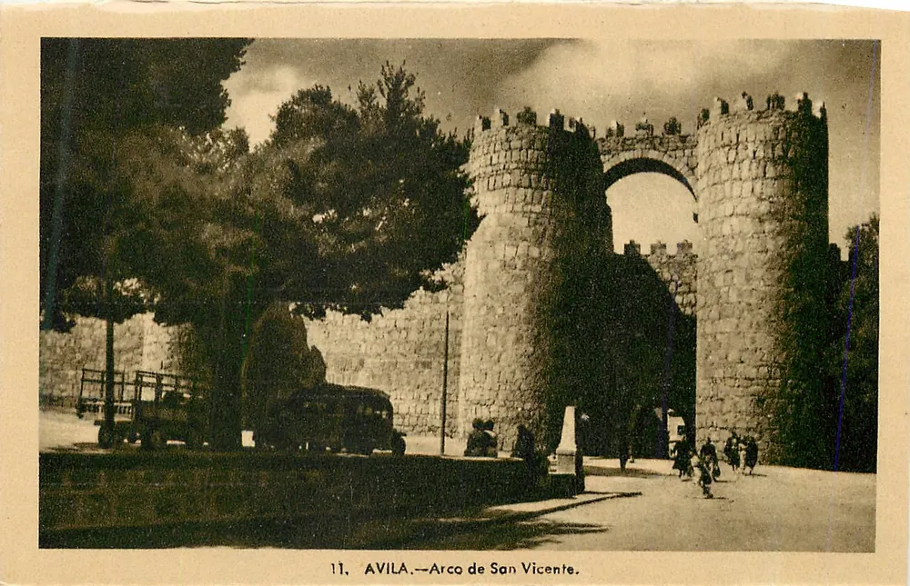 Ávila — Arco de San Vicente — Heliotipia Artística Española, Madrid - Frente
