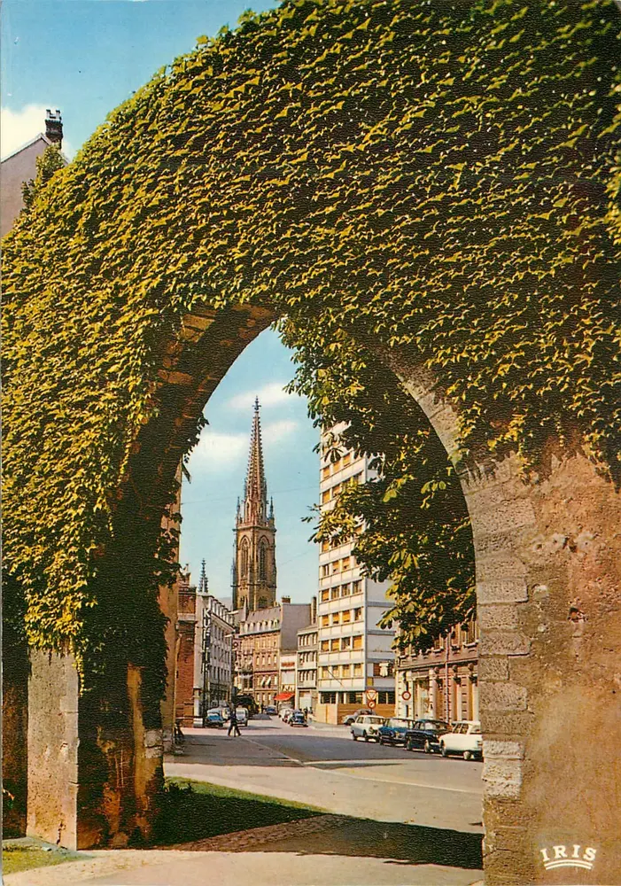 Mulhouse (Haut-Rhin) — Der Turm des Tempels Saint-Étienne von der Mauer des Bollwerks aus — Éditions 'La Cigogne' SODALFA - Vorderseite