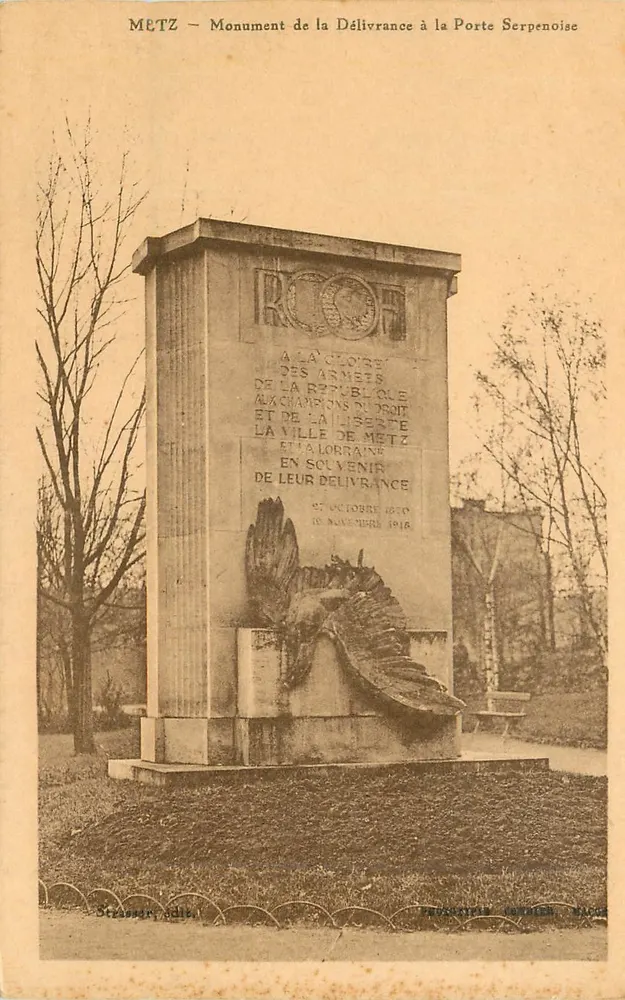 METZ — Denkmal der Befreiung an der Porte Serpenoise — Verlag Strassari - Vorderseite