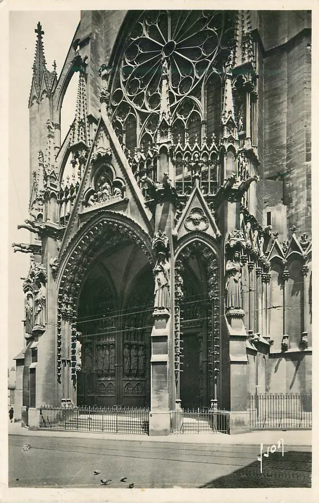 Metz (Moselle) — Grand portail de la cathédrale — Les Éditions d'Art, Paris - Recto