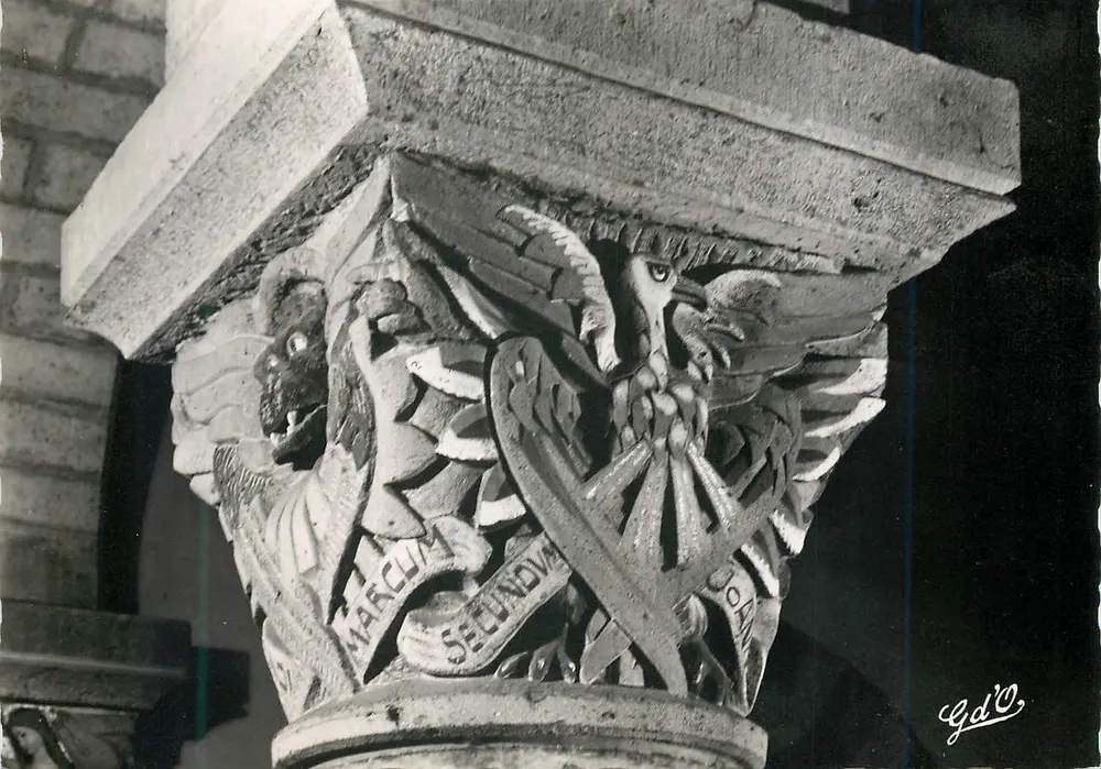 Église de La Bourboule — Chapiteau de la Nef — Emblemes des Évangélistes - Recto