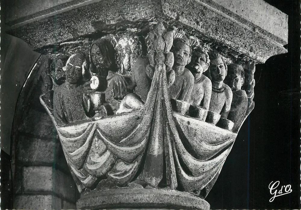 Kirche von La Bourboule — Kapitell des Chors « Das letzte Abendmahl » — Henri Charlier, Bildhauer - Vorderseite