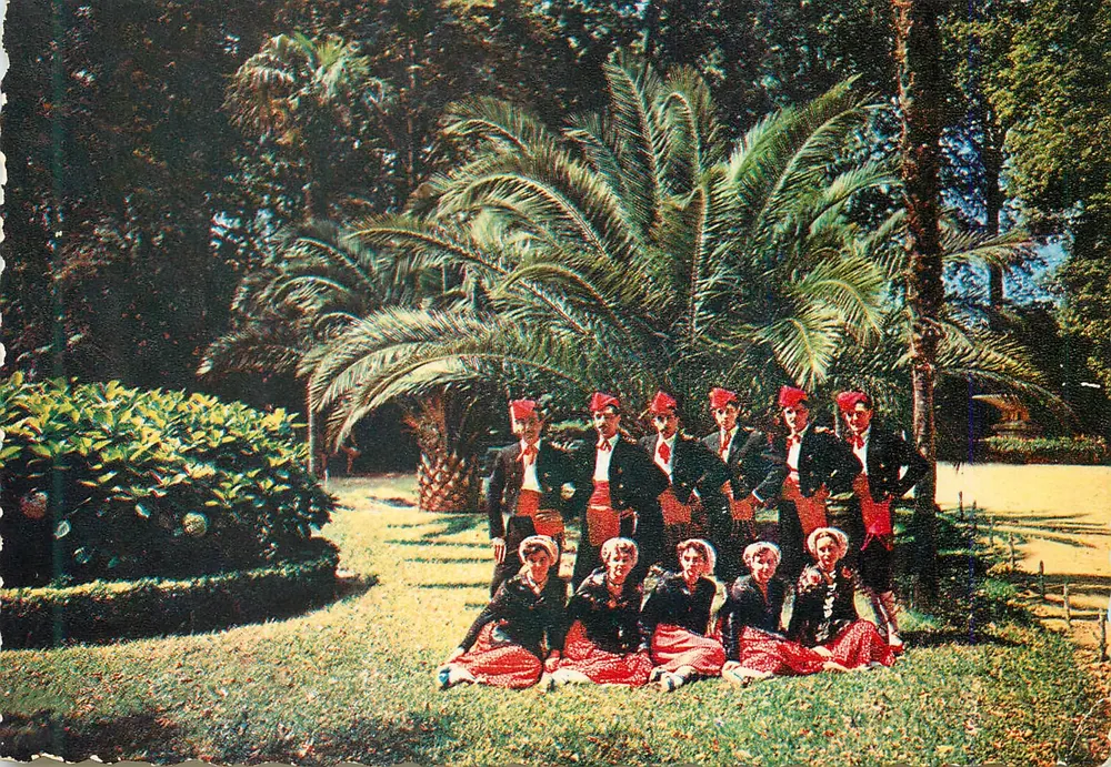 Grupo de dançarinos — Folclore catalão — Edições Modernas - Frente