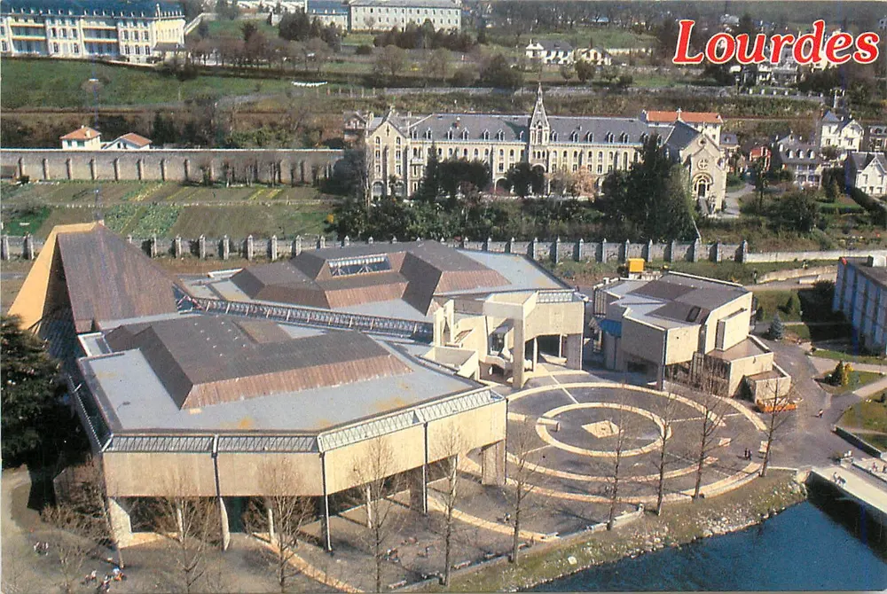 Lourdes — Igreja de Santa Bernadette — Foto Viron-Lourdes - Frente