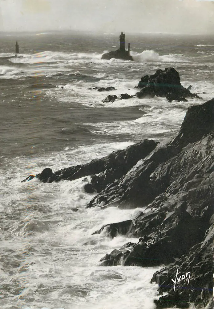 Pointe du Raz (Finistère) — El faro de la Vieja — Edición Yvan, n° 440 - Anverso