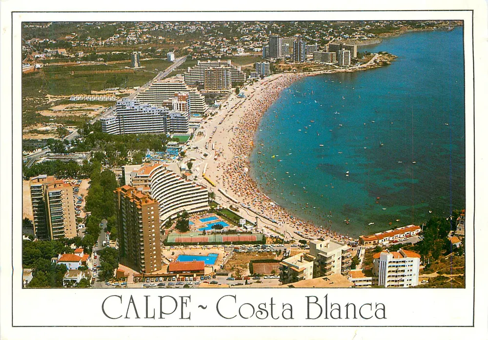 Calpe ~ Costa Blanca — vista aérea da praia e dos hotéis — editor BENIDORM T. 585 - Frente