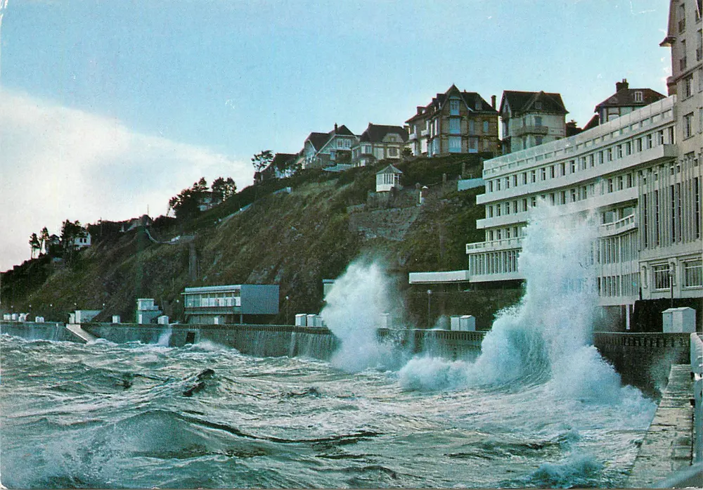 Granville (Manche 50) — Vento forte na maré alta — Artaud Frères - Editores (Nantes) - Frente