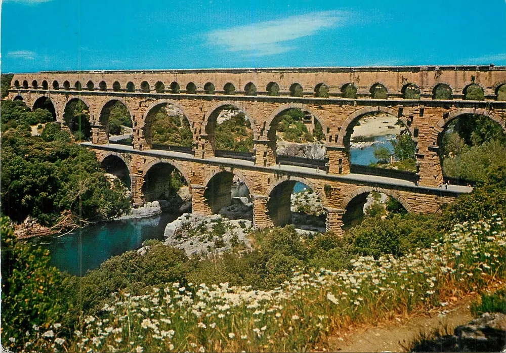 Pont du Gard — Aqueduto romano — Edições Azurcolor, n° 28087-c - Frente