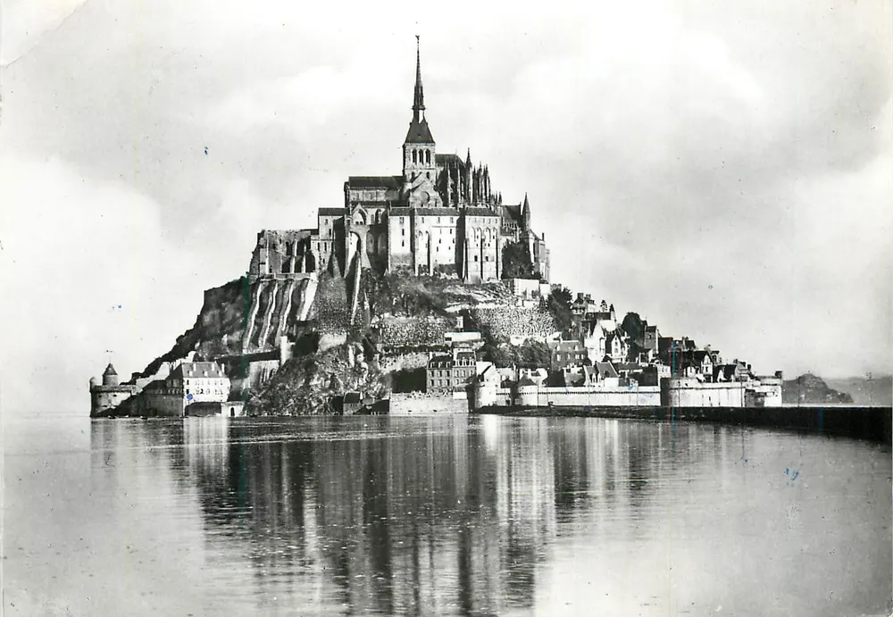 Le Mont Saint-Michel (Manche) — Ensemble Sud par Grande Marée — Service Commercial Grand Palais - Recto