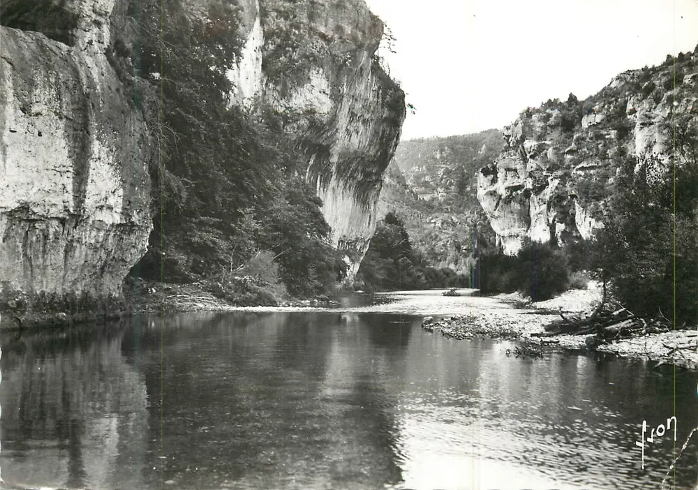 Gorges do Tarn — A Entrada dos Détroits — Éditions d'Art Yvon, Mont-de-Marsan - Frente