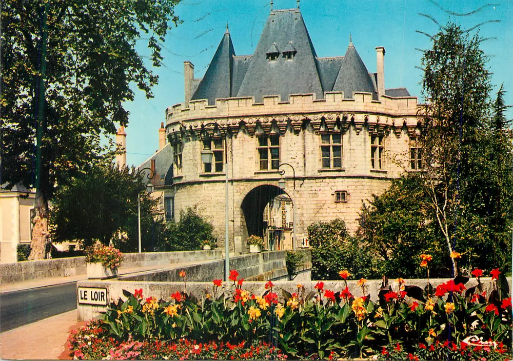 Le Loir — porta da cidade com flores — Cauy - Frente