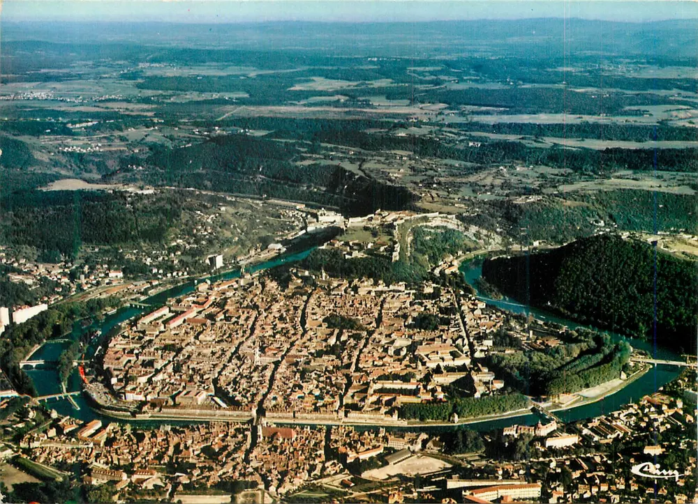 Besançon (Doubs) — Vista aérea - A curva do Doubs — Editor: Combier Impressor Mâcon - Frente