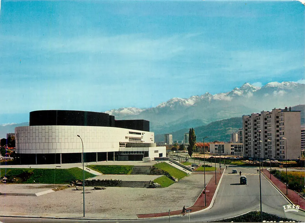 Grenoble - Ville olympique — La maison de la culture — Architecte : WOGENSCKY — Éditions 'La Cigogne' — n° 38.185.254 - Recto