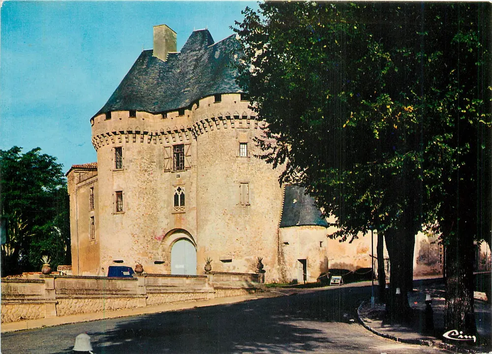 बार्बेजियू (चेरेंट) — कैस्टल — सिंग - आगे