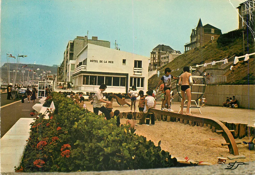 Hôtel de la Mer — plage et jeux d'enfants — S.A.D. Imprimeur à Rouen - Frente