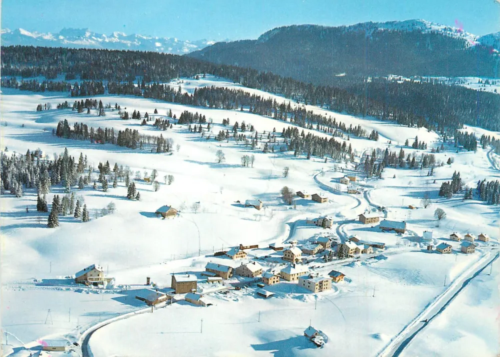 La Cure. Französisch-schweizerische Grenze, H. 1155 m — La Dôle und die Alpen — Colorphoto Edition Deriaz Baulmes, Nr. 13056 - Vorderseite