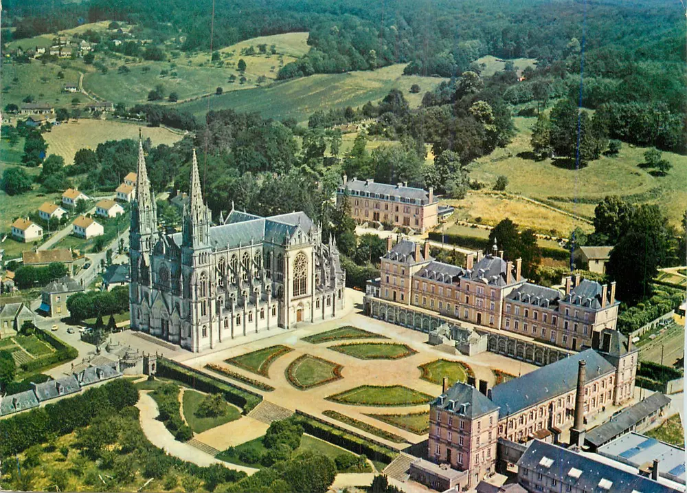 La Chapelle-Montligeon (Orne) — Luftbild der Basilika 'Oeuvre de Notre-Dame' — Druckerei Mâcon - Vorderseite