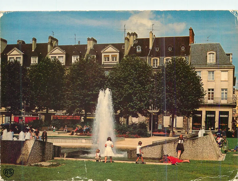 Place de la République — Os Jardins e os Jets d'eau — Artaud Frères, Editores - Frente