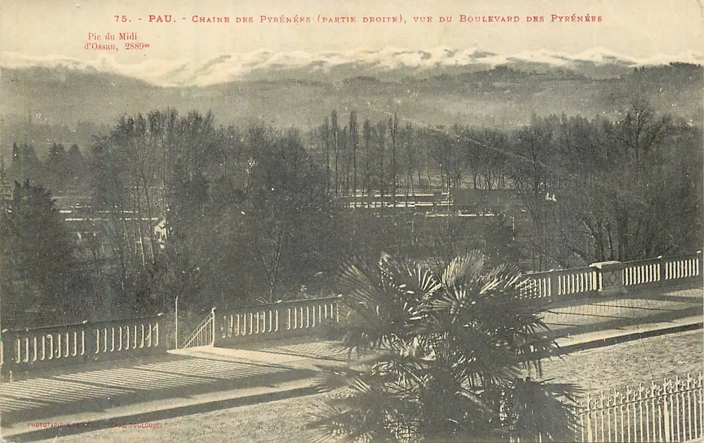 Pau - Cadeia dos Pirineus (parte direita), vista do Boulevard dos Pirineus — Fototipo L. P. ROULOUSE, n°75 - Frente