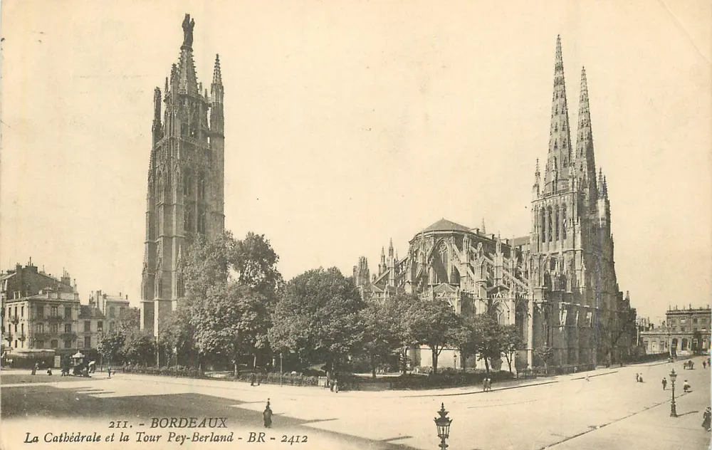 Bordeaux — Die Kathedrale und der Turm Pey-Berland — BR - 2412 - Vorderseite