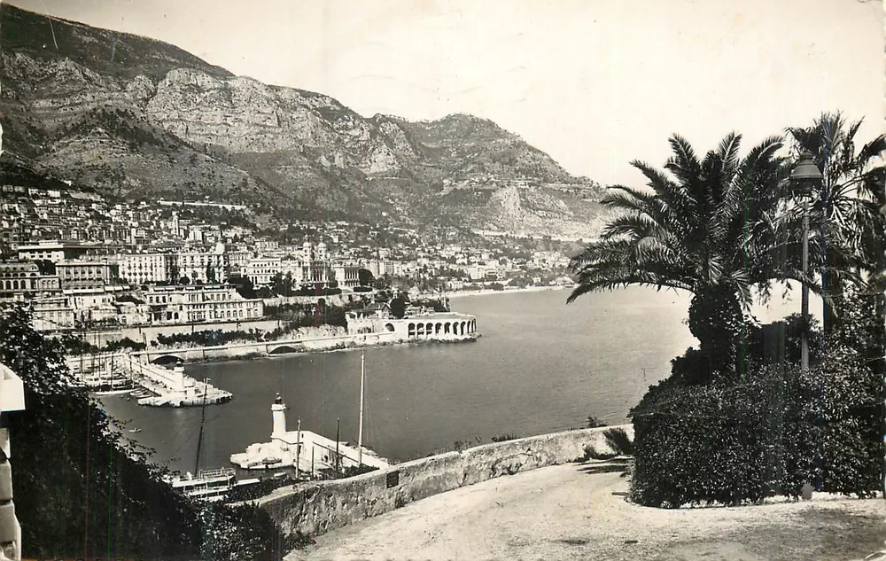 Monte-Carlo — Vista tirada de Mônaco — Edit. AJAX, n° 726 - Frente