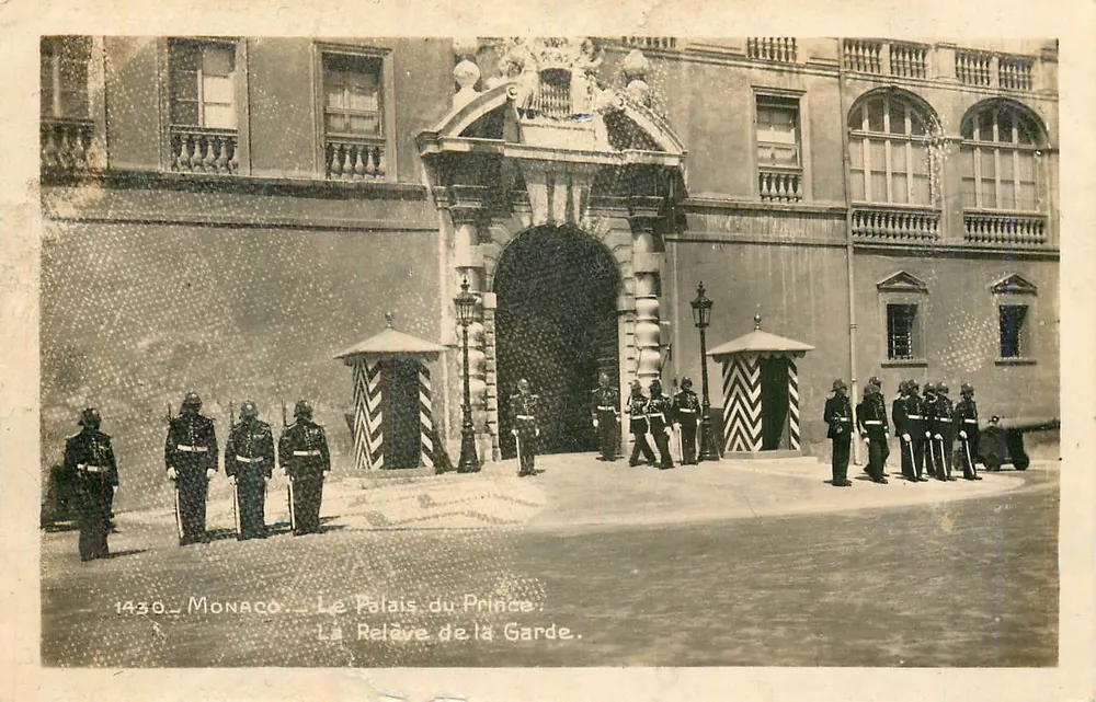 Monaco - Das Prinzenpalais. Die Wacheübergabe. - Vorderseite