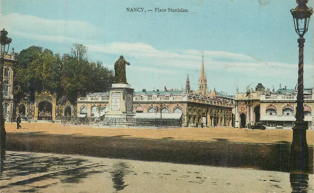 NANCY — Praça Stanislas — Magasins Réunis editores - Frente