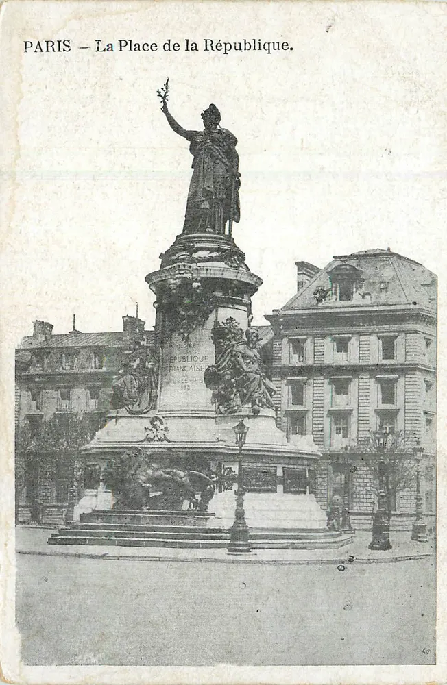 PARIS — A Praça da República — Monumento da República Francesa - Frente