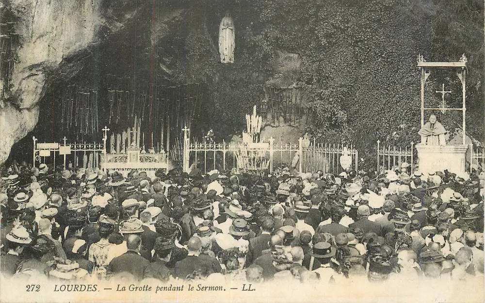 LOURDES — A Gruta durante o Sermon — LL. — N° 272 - Frente
