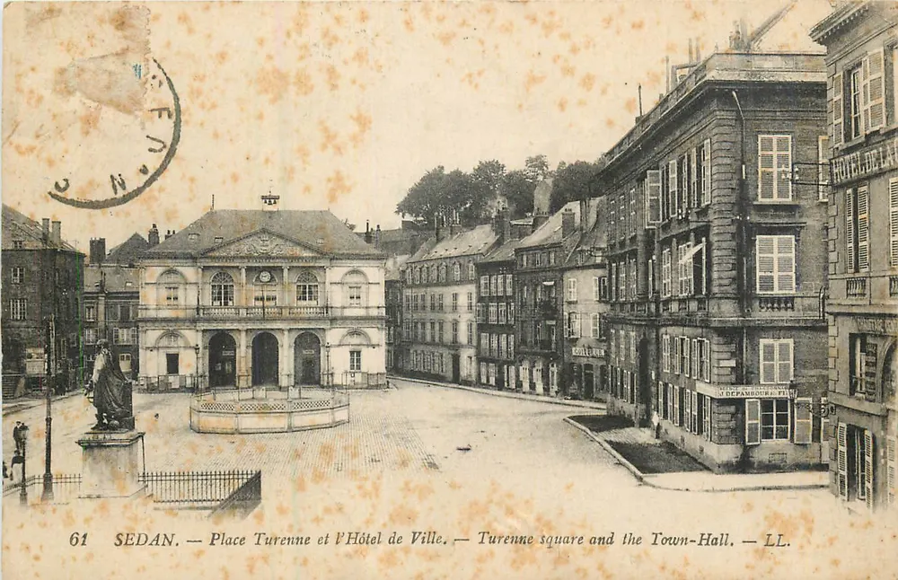 Sedan — Place Turenne und das Rathaus — LL. - Vorderseite
