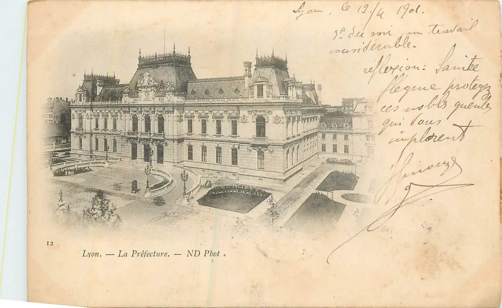 Lyon — A Prefeitura — ND Fot. - Frente