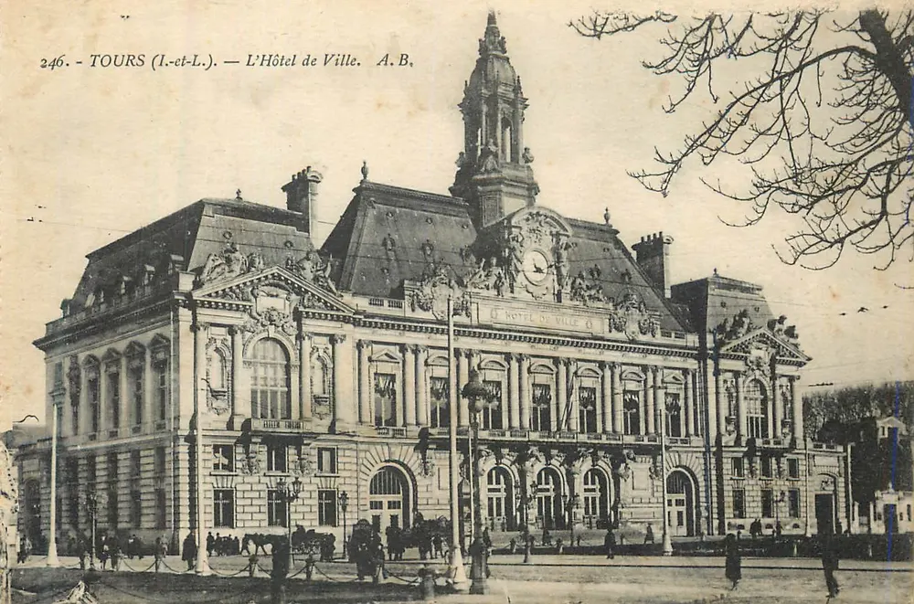 Tours (Indre-et-Loire) — L'Hôtel de Ville — A.B. n°246 - Recto